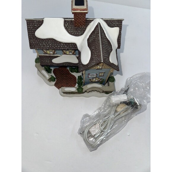 Dept 56 New England Village Series Bennington Manor #57008 Retired - Picture 5 of 13